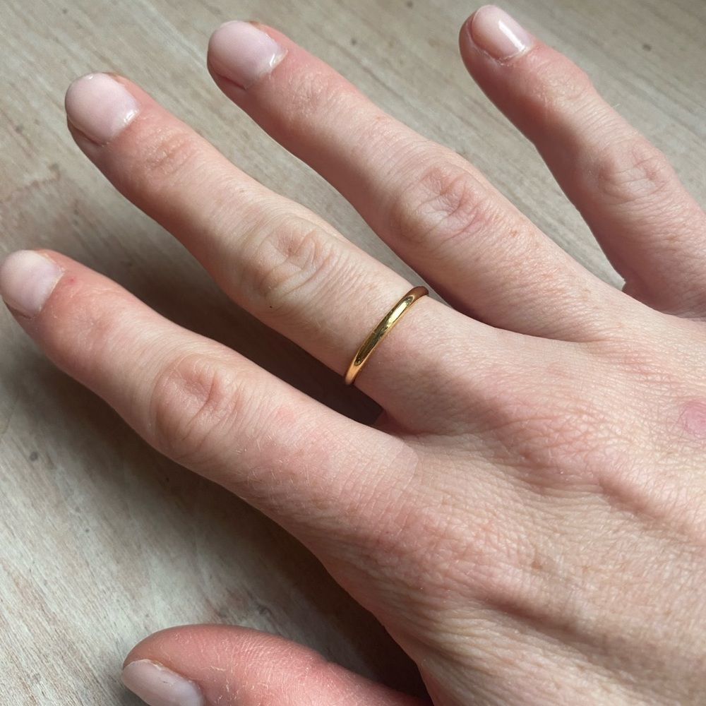 NWT 14Kt Gold Thin Ring / Wedding Band Size 7